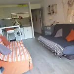 Petit Nid Au Lavandou Apartment *